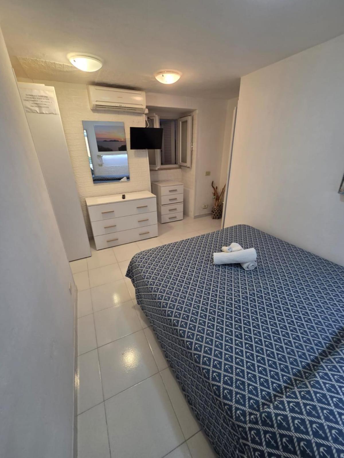 Agenzia Aprea Appartamenti Ponza Exteriör bild