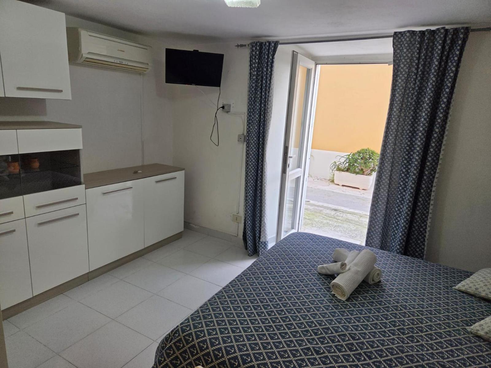 Agenzia Aprea Appartamenti Ponza Exteriör bild